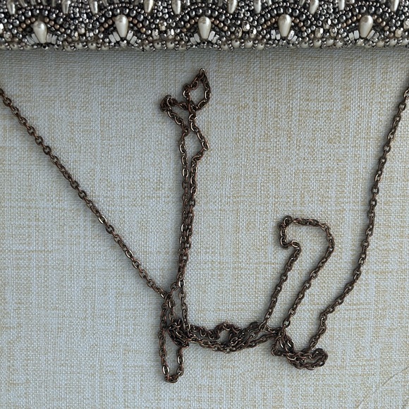 Beaded evening clutch w long detachable chain in silver, gold & taupe - Picture 9 of 13